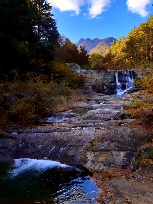 Wasserfall am Fuß des Mt. Mitsutoge