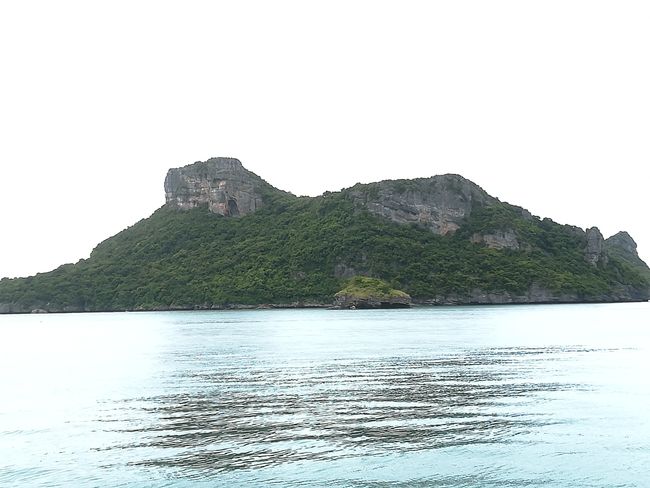 Hike and snorkel tour to the National Marine Park