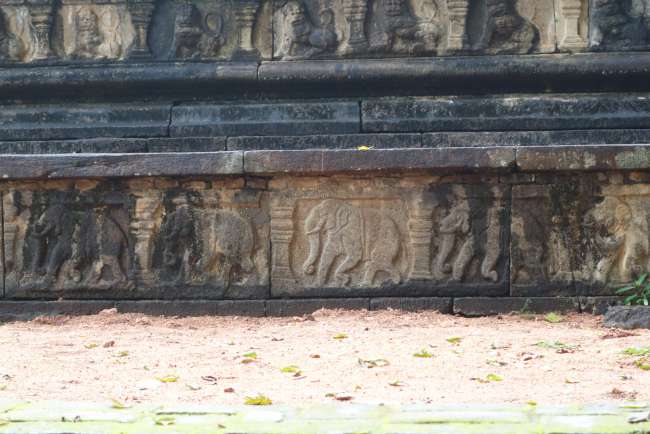 Polonnaruwa - Over 800-year-old temple complexes