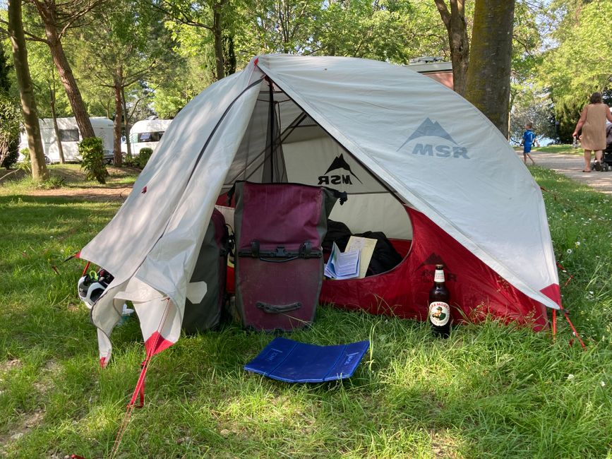 Bella Italia - Mega-Camping mit ca 1000 Parzellen und ich bin das einzige Zelt 