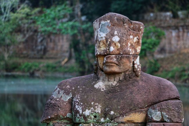 Statue in front of Preah Khan