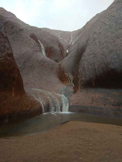 Wasserloch am Uluru danach