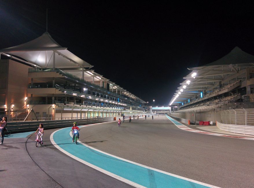 Day 6 (2016) Dubai - Abu Dhabi: Wild Wadi & F1 Yas Marina Circuit