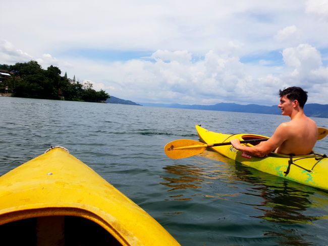 Kanu fahren am Lake Toba