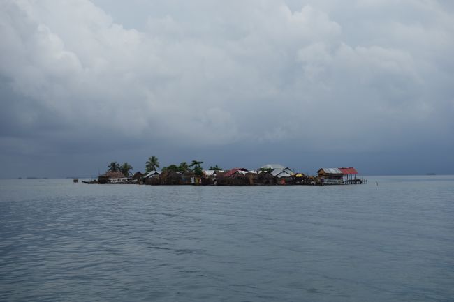 Typische Guna Yala Gemeinde auf einer San Blas Insel