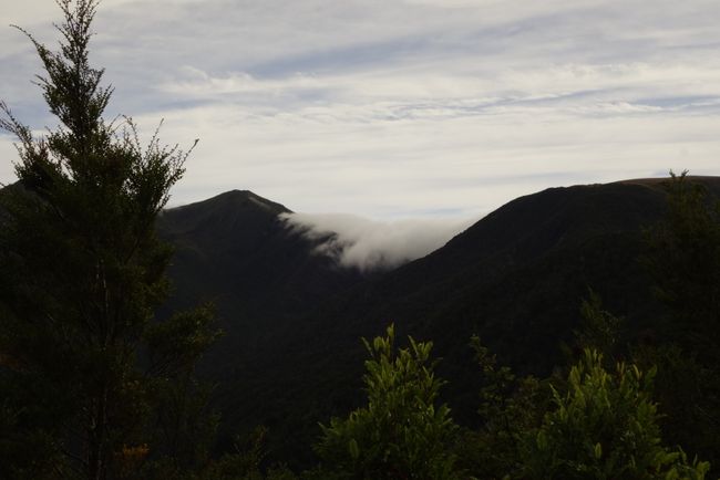 Cloud moving over the mountain, Flanagans Corner