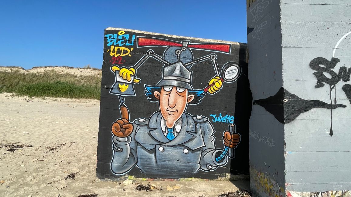 Graffiti bunker at Dune de Vensac
