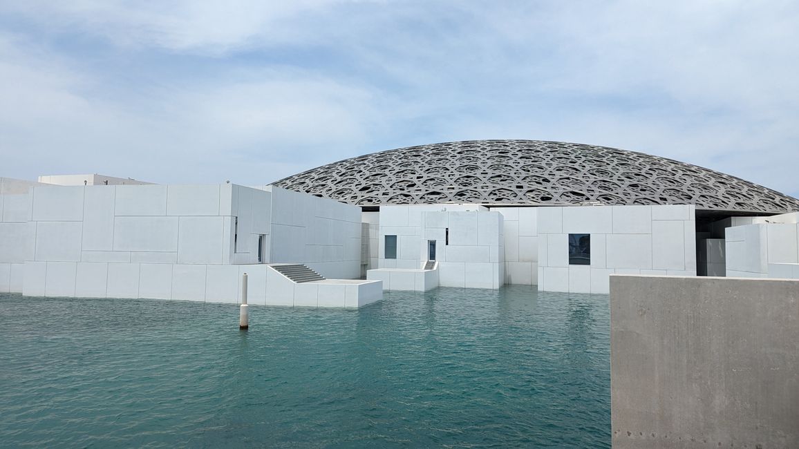 Tag 14 (2023) Abu Dhabi: Drei Kirchen & Kultur im Louvre