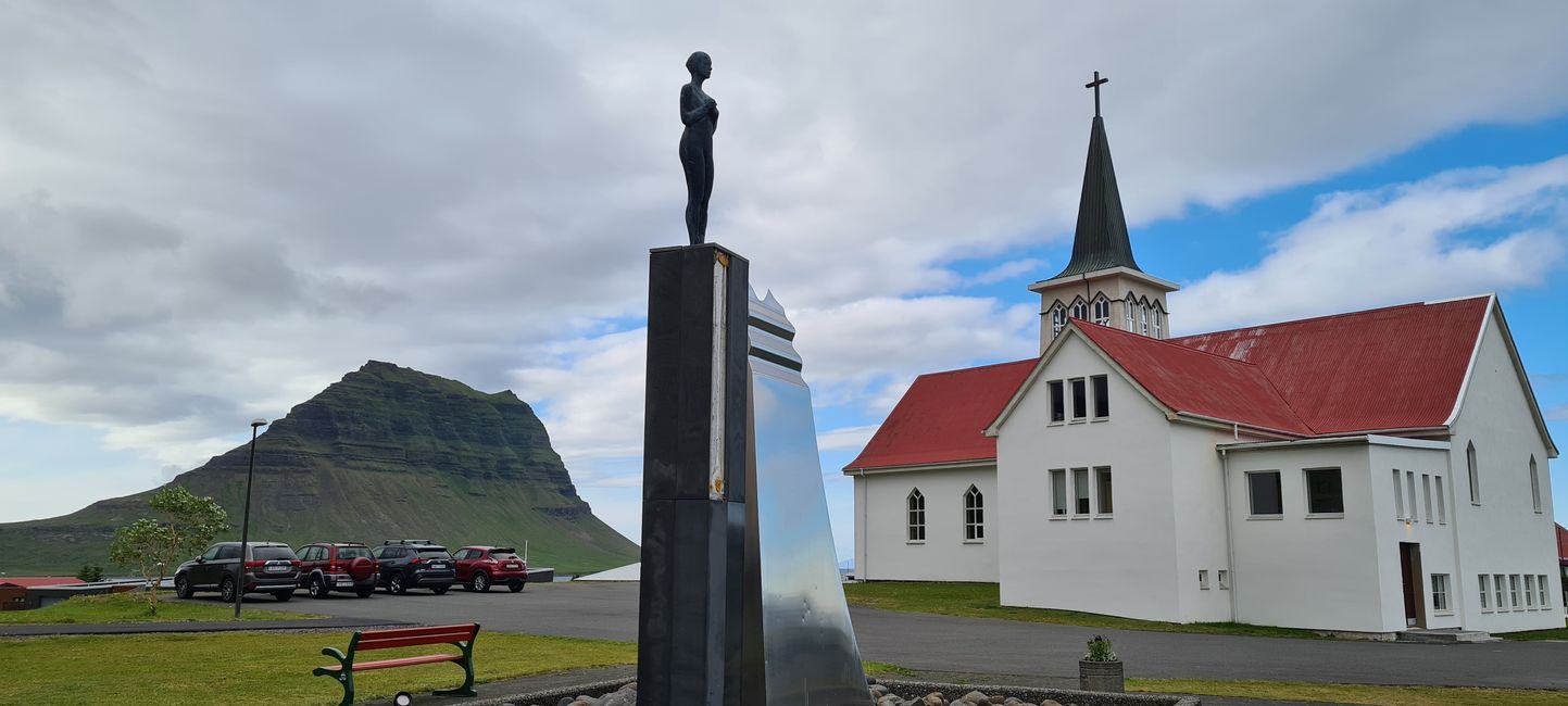 A very peculiar shot of the mountain, the Sýn statue, and the church