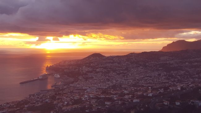 Sonnenuntergang über Funchal