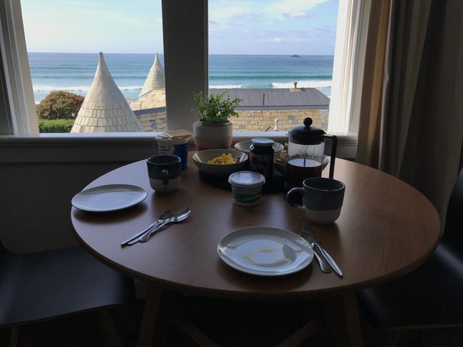 Breakfast, with a view of the surfer, of course!