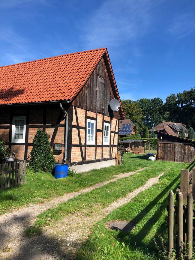 An old farmhouse in the Lüneburg Heath. Fox and hare know each other here.