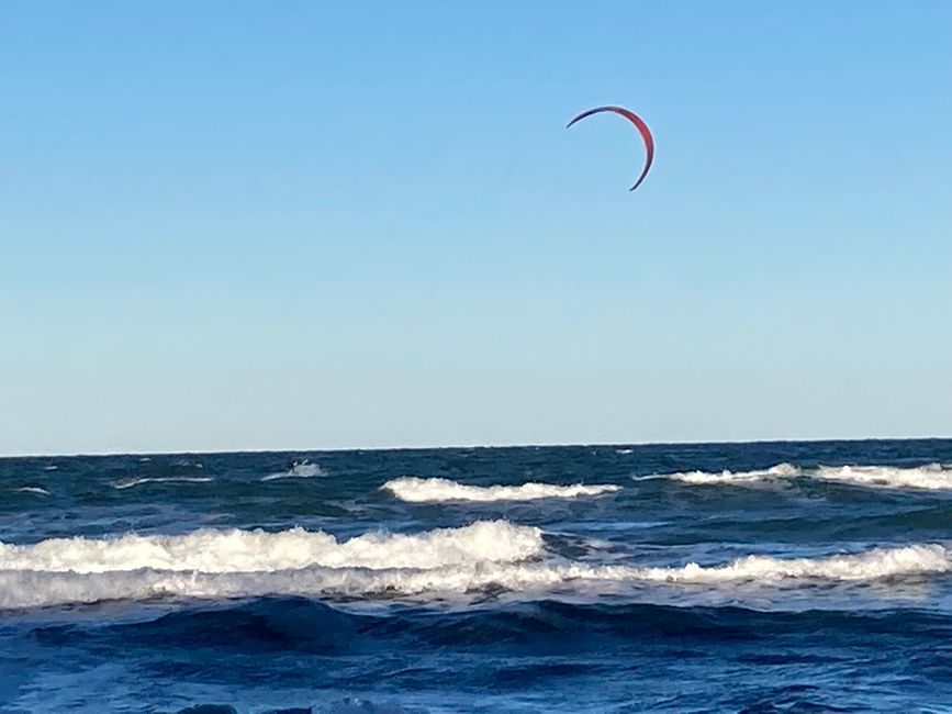 Some like it cold - Kitesurfers at -3°C