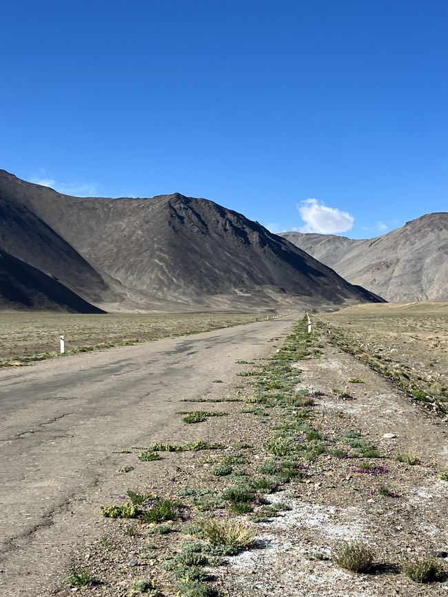 Pamir: qonşu kəndə 120 km