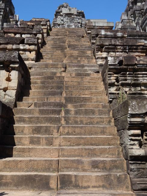 Ta Keo: one of the treacherous steep stair ascents (the individual steps are too high, too narrow, and too worn out)