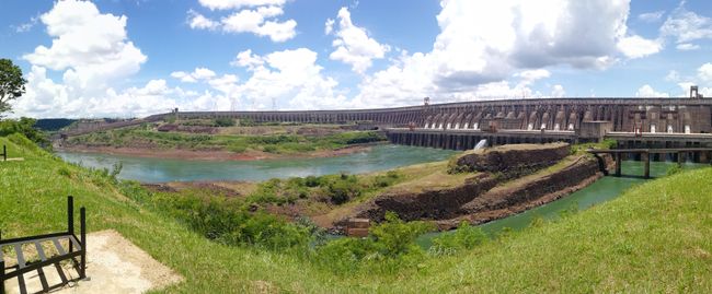 Itaipú Binacional (Eines der größten Wasserkraftwerke der Welt)