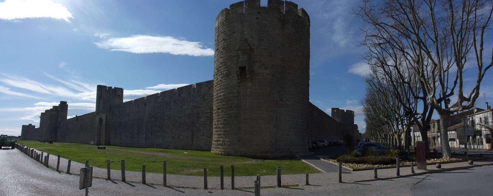 Die Stadtmauer von Aigues-Mortes