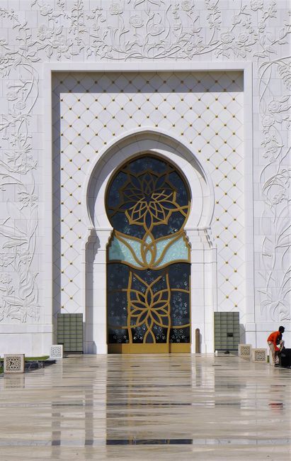 Abu Dhabi - The Sheikh Zayed Mosque