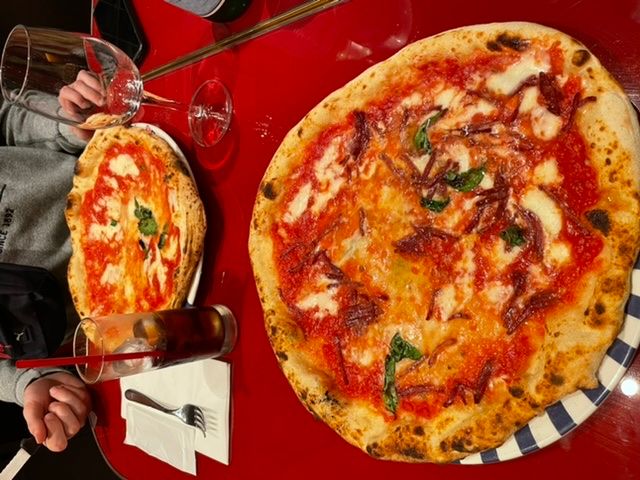 Lecker Pizza in einem italienischen Restaurant 