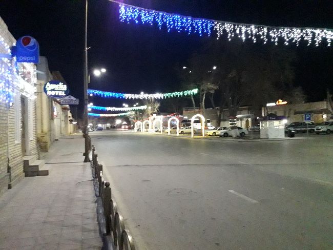 Straße bei Nacht