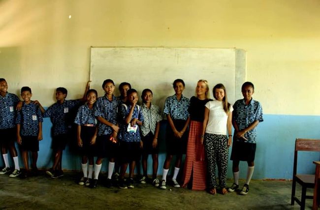 Schulbesuch in den Dörfern bei Maumere