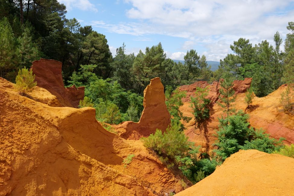 2021 - July - Hiking in Luberon, Day 3, Roussillon