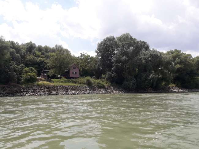 Fischerhütte am Donauufer