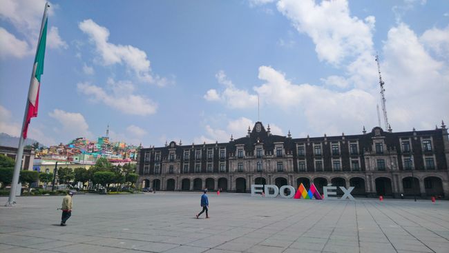 Der Regierungspalast des Bundesstaates Mexiko. Toluca ist die Hauptstadt. CDMX ist Distrito Federal, so ähnlich wie Washington DC. 