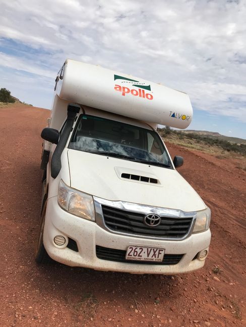 Driven 180km on gravel road from Kings Canyon. We were really afraid of getting a flat tire 😱 Now we have arrived in Alice Springs.