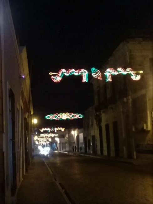 Méridas Altstadt erstahlt in grün weiß rot