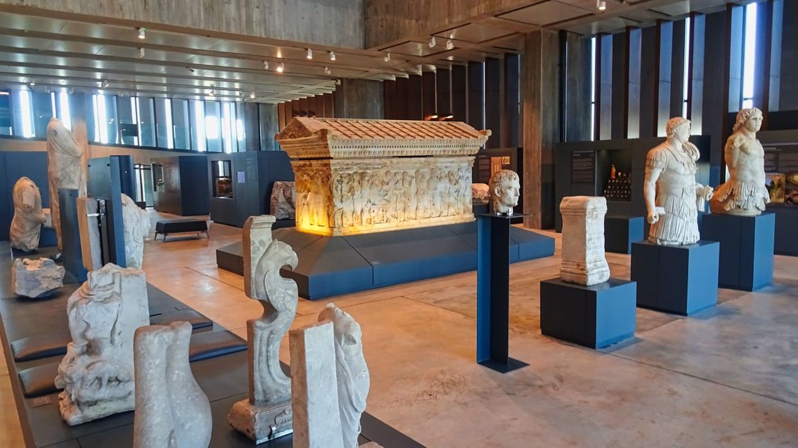 Polyxena-Sarkophag im Troja-Museum