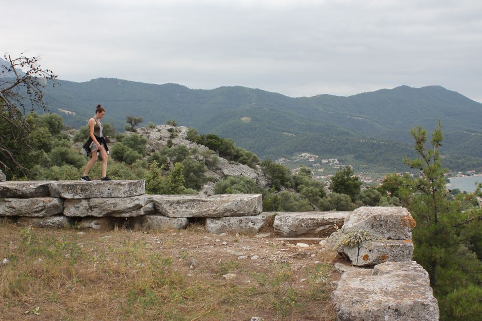Tag 5 - Limena, Ancient round to theater, ruins, temples, summit, hiking and Ancient Aliki with subsequent meal by the sea - 07/08/2020