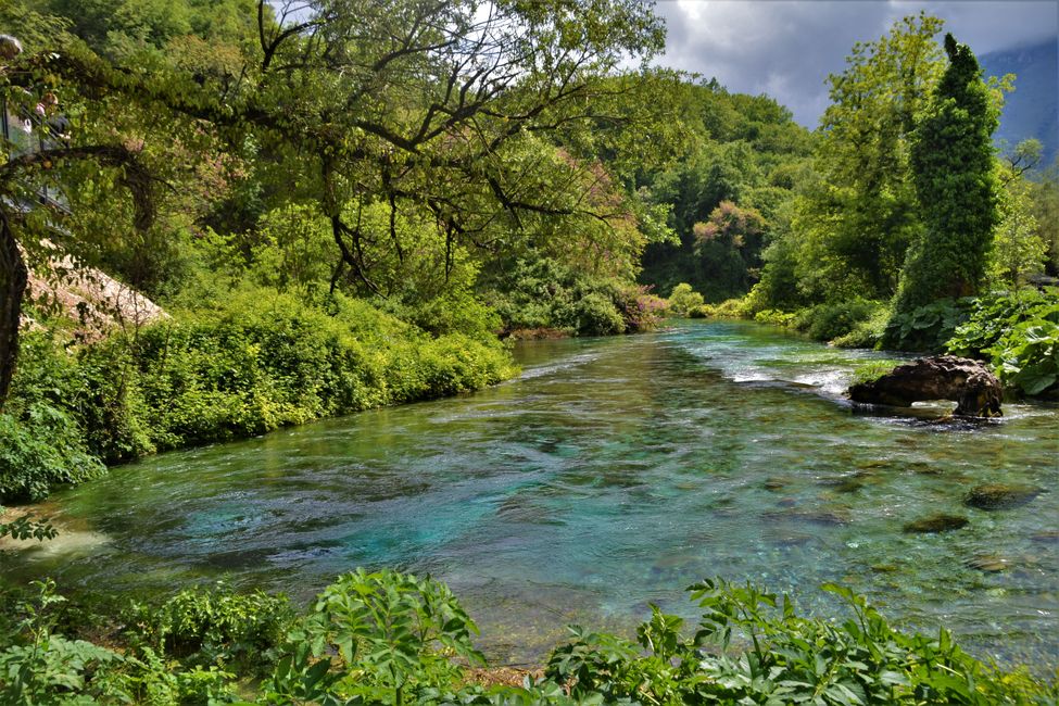Fluss, der ausschließlich vom Wasser aus dem blauen Auge gespeißt wird. 