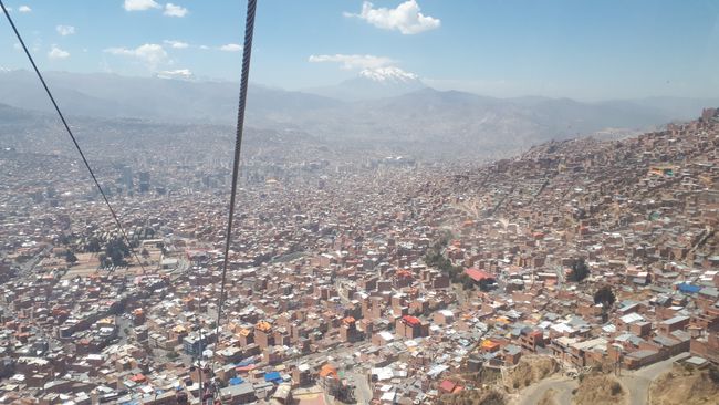 The Teleférico: connects the poorer, hard-to-reach north (El Alto, 4,100m above sea level) with the wealthier center and south (3,200m above sea level). The first line came in 2014, now there are already 7, more under construction. Evo Morales at his best. Costs 2 bolivianos per ride (=25 cents). You can easily spend half a day riding around and see both tin shacks and luxury villas right from your living room.