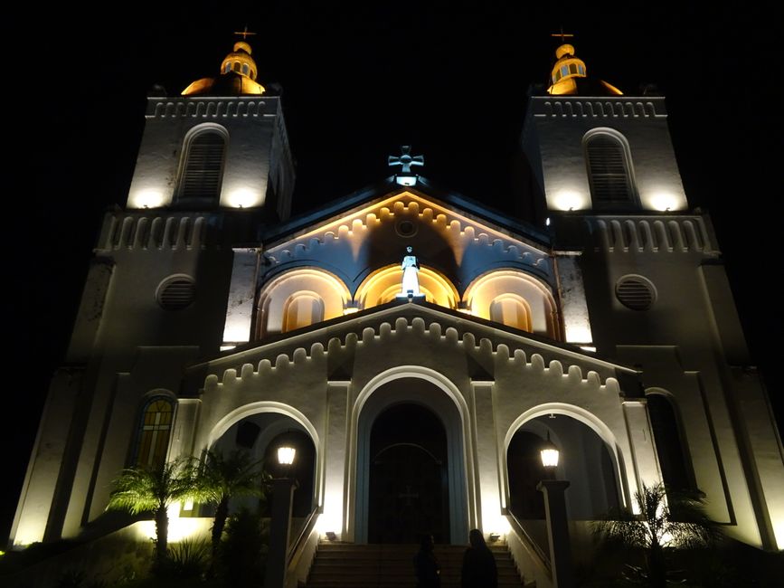 Kathedrale von Encarnación bei Nacht
