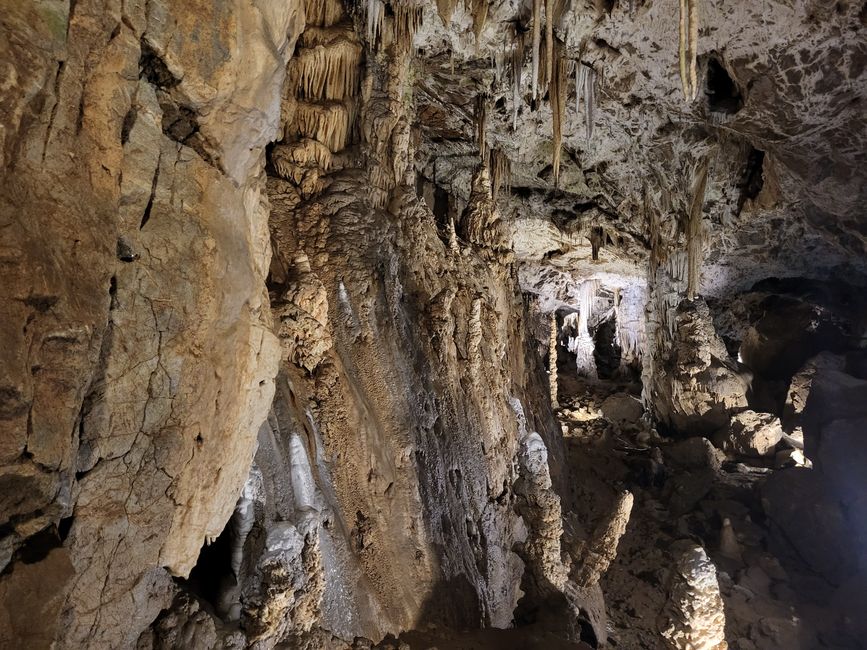 Passeio pelas cavernas em Morávia Karst e Brno