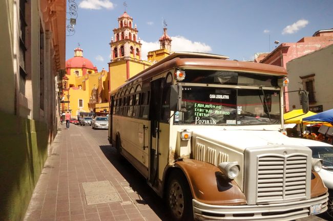 Mit diesem Bus ging es nach der Ankunft direkt in die Innenstadt von Guanajuato. 