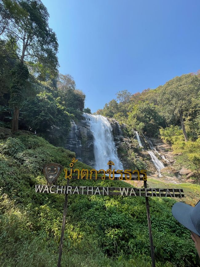 Über 70m hoher Wasserfall Wachirathan