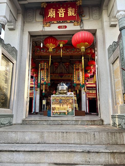 Eingang zu einem buddhistischen Tempel