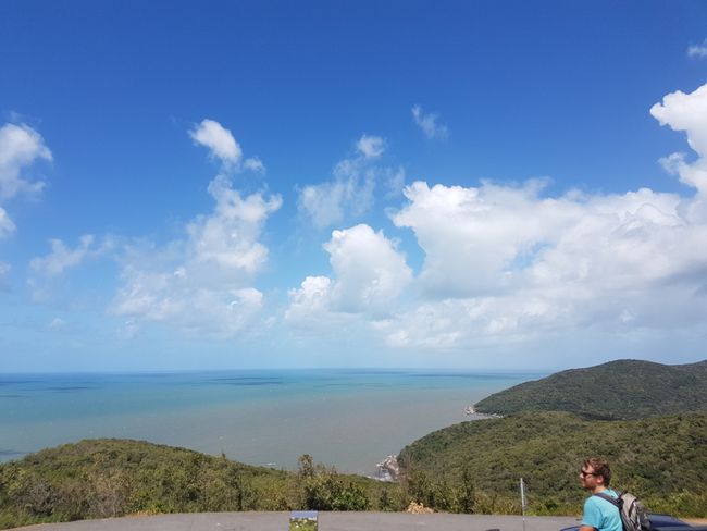 Blick vom Cooktown auf das recht aufgewühlte Meer und das Riff