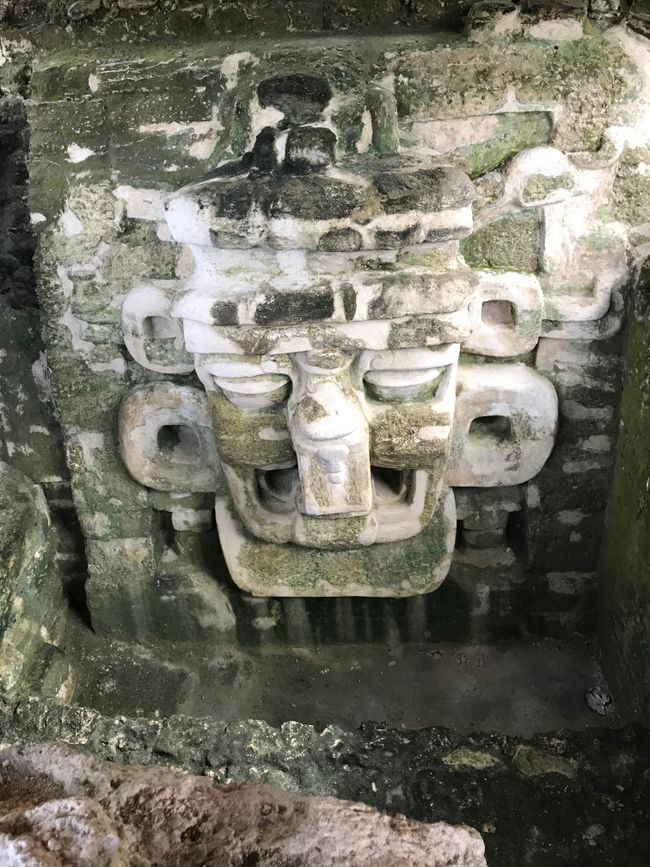 Maya-Statue