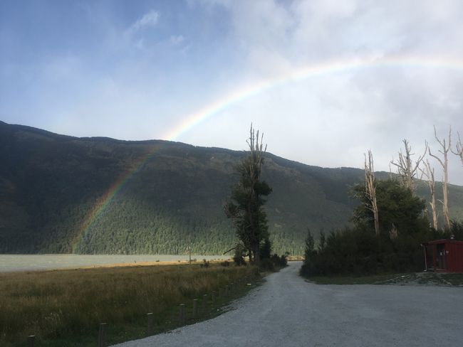 Diamond Lake - wunderbarer Regenbogen am Morgen
