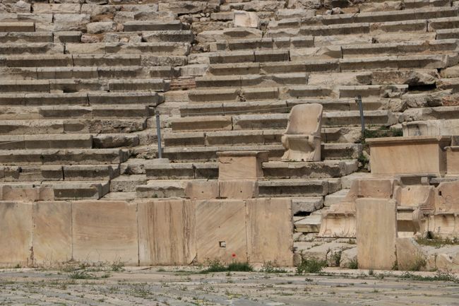 Das Dionysostheater mit einem Ehrenplatz
