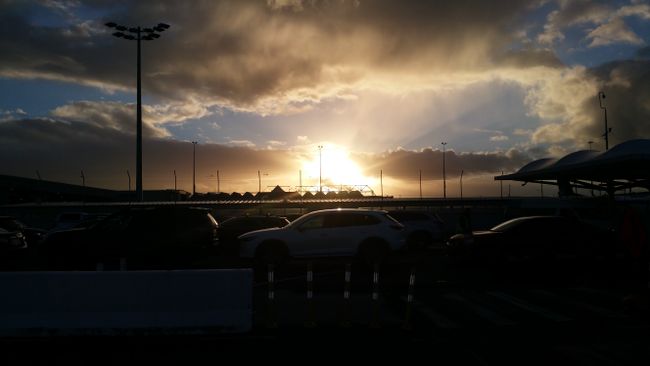 Sonnenaufgang am Auckland Airport