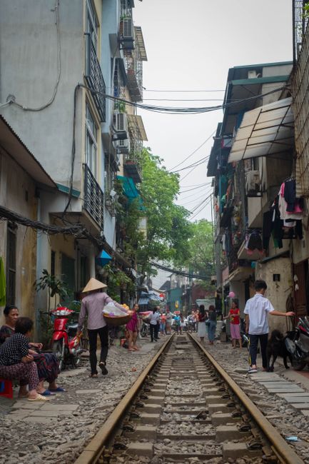 Leben entlang der Gleise im Zentrum Hanois.