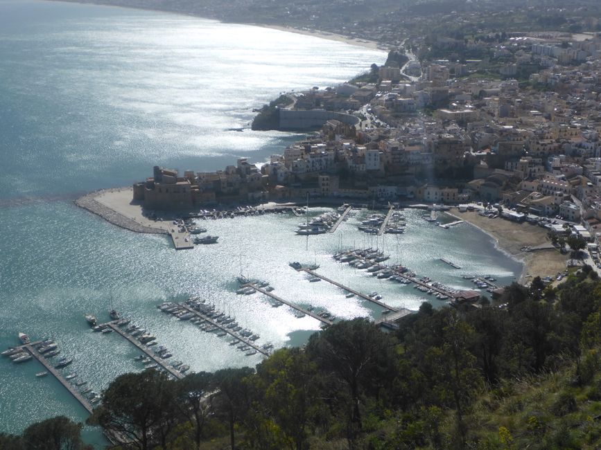 Den Hafen von Castellammare haben wir gestern gar nicht gesehen 