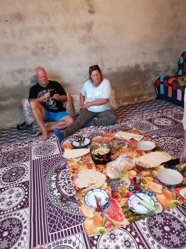 Invitation to eat at a Kurdish family's house