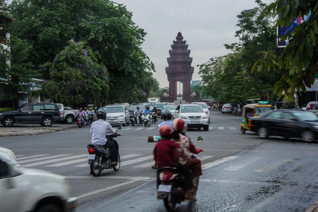 Evening of Day 57: first walk in Phnom Penh