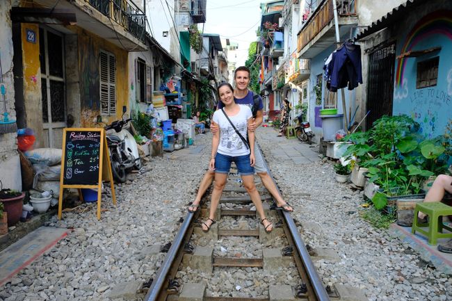 Unlike in Switzerland, hardly anything is forbidden in Hanoi, such as walking on tracks
