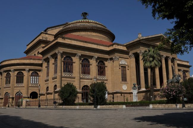... is Palermo's opera house in the historicist style